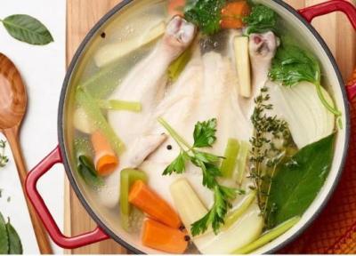 عصاره مرغ چیست؟ تفاوت با آب مرغ و ترفندهای استفاده در غذا